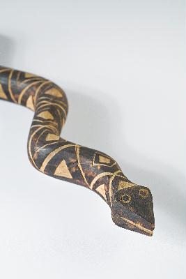 Serpent en bois, Afrique. Lyon, musée des Confluences